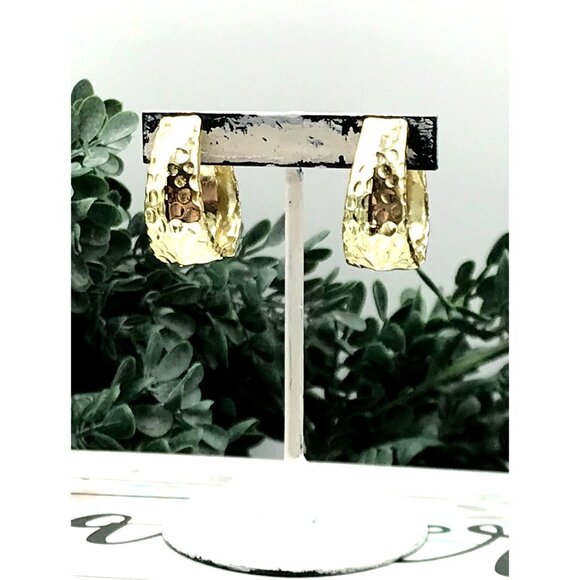 Vintage Clip on Earrings Hammered finish Gold-Tone Hoop - Picture 4 of 6